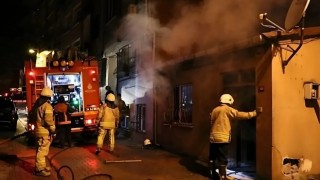 Üsküdar’da 4 katlı binada yangın