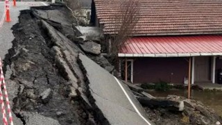 Zonguldak'ta heyelan: Yol çöktü!